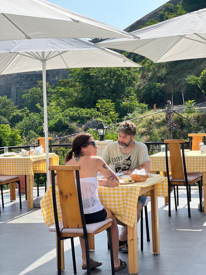 Hotel With Castle View Gjirokastër 外观 照片